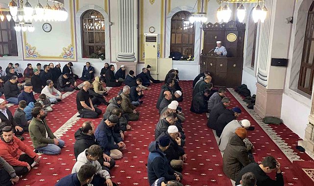 Bolu'da ilk teravih namazında vatandaşlar camilere akın etti