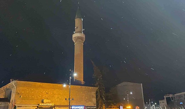 Bolu'da kar yağışı etkili oluyor