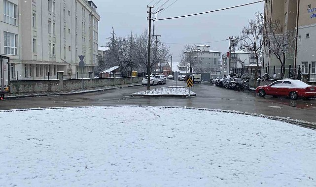 Bolu'da kar yağışı etkisini sürdürüyor