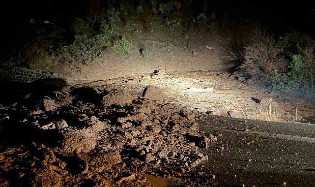 Bolu'da yol heyelan nedeniyle ulaşıma kapandı