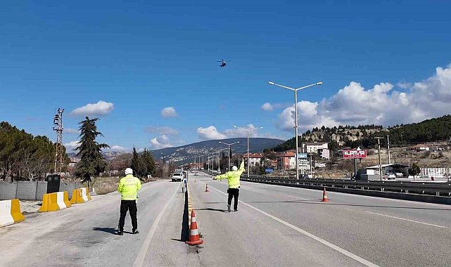Burdur'da helikopter destekli trafik denetimi: 125 araç ve sürücüsü kontrol edildi