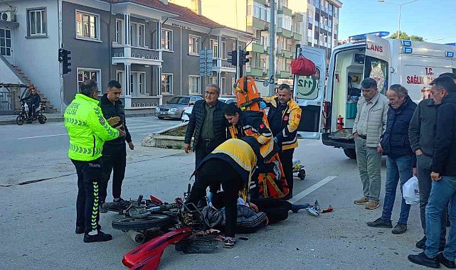 Burdur'da motosiklet ile otomobil çarpıştı: 1 yaralı