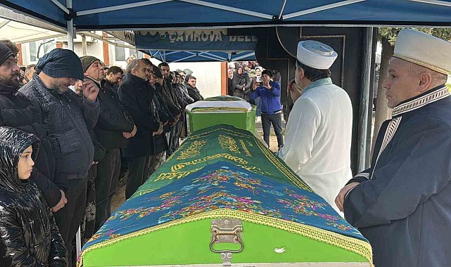 Burdur'daki kazada ölen aynı aileden 4 kişi Kocaeli'de toprağa verildi