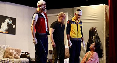 Bursa Gemlik'te '9 Canlı' ayakta alkışlandı