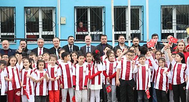 Bursa İnegölspor'dan 60 bin öğrenciye hediye