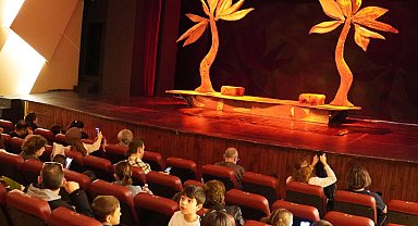 Bursa İznik'te atık piller tiyatro biletine dönüştü