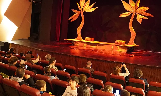 Bursa İznik'te atık piller tiyatro biletine dönüştü