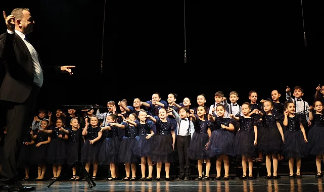 Bursa Nilüfer'de üç koro aynı sahnede buluştu