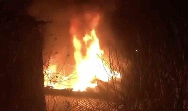 Bursa'da 2 katlı ev alevlere teslim oldu