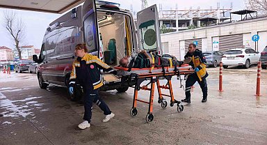 Bursa'da servis minibüsünden inen sürücüye araç çarptı