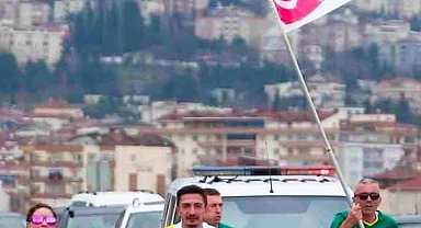 Bursa'da Sevgililer Günü'nde şampiyonluk sloganıyla koşu düzenlendi