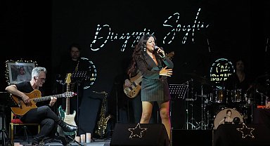 Bursa'da 'Caz Pazarı'nın konuğu Duygu Soylu oldu