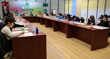 Bursa'da çocuklar bir günlüğüne ressam oldu