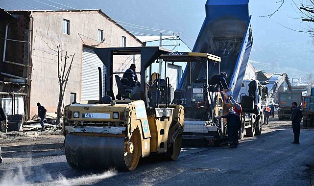 Büyükşehir kendi asfaltını yollarda kullanmaya başladı