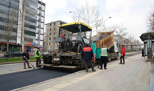 Büyükşehir'den Dulkadiroğlu ve Onikişubat'ta asfalt seferberliği