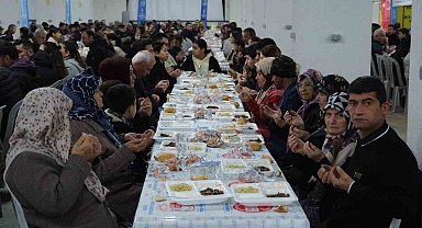 Büyükşehir'in iftar sofrasında oruçlar dualarla açıldı