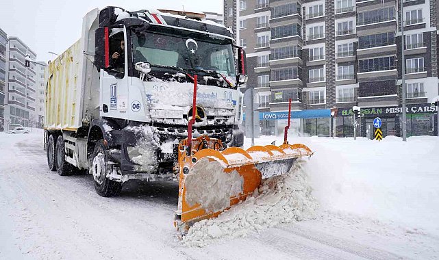 Büyükşehir'in kar timleri 724 sahada