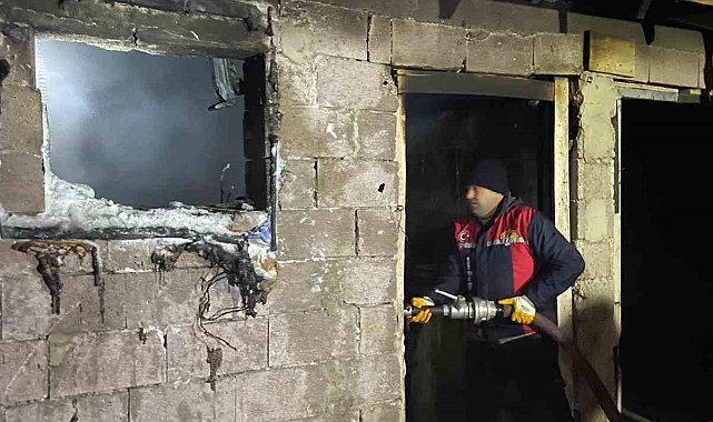 Çaldıran'da odunluk yangını