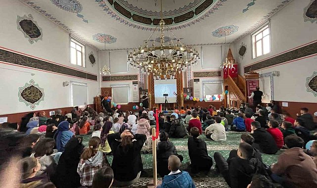 Cami çocuk buluşmasına 300 çocuk katıldı