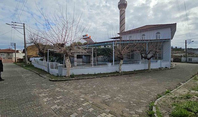 Camide tuvaleti kullandı, notla birlikte para bıraktı