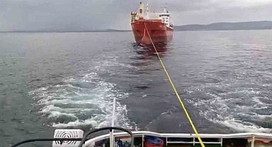 Çanakkale Boğazı'ndan geçen kuru yük gemisi makine arızası yaptı