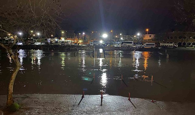 Çanakkale'de çay taştı: Otopark sular altında kaldı