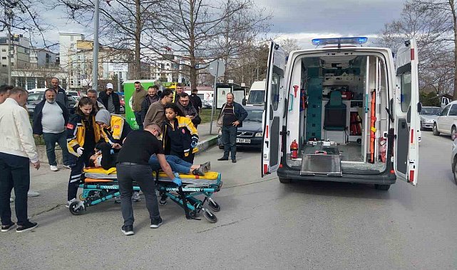 Çarşamba'da otomobilin çarptığı motosikletli yaralandı
