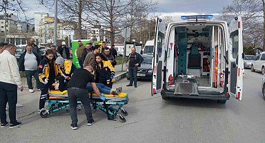 Çarşamba'da otomobilin çarptığı motosikletli yaralandı