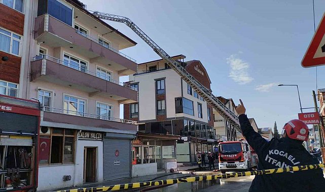 Çatı katı alevlere teslim oldu