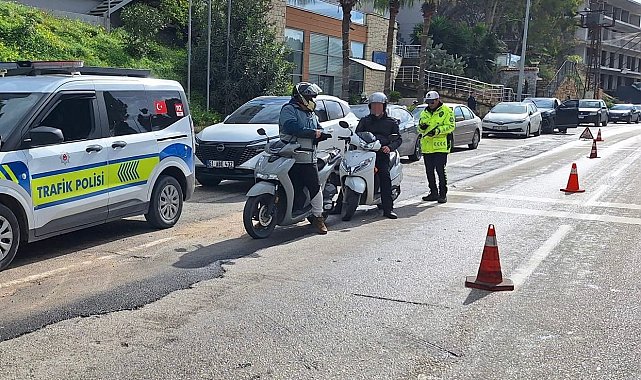 Çeşme'de motosiklet denetimleri: 700 sürücüye 3,5 milyon TL ceza