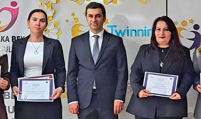Çeşmeli öğretmenlerden uluslararası başarı