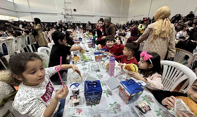 Çorum Belediyesi'nden çocuklara "tekne orucu" iftarı