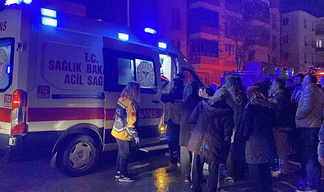 Çorum'da ev yangını: Mahsur kalan aileyi itfaiye kurtardı