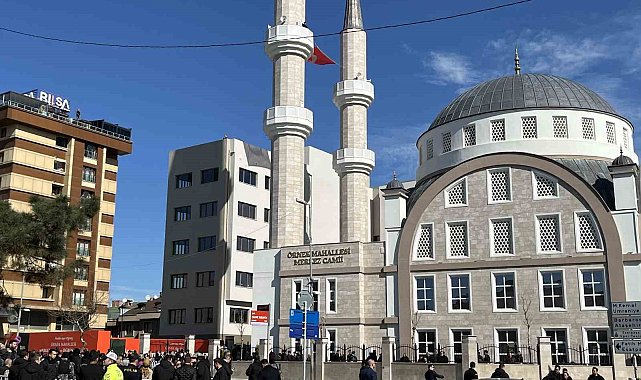 Cumhurbaşkanı Erdoğan, cuma namazını Ataşehir'de eda etti