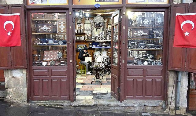 Dayısından öğrendiği padişah mesleğini 44 yıldır sürdürüyor