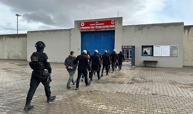 DEAŞ'ın İnterpol tarafından aranan sözde 7 yöneticisi Afyonkarahisar polisi tarafından yakalandı