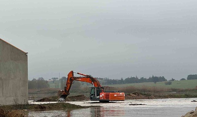 Değirmendere deresi taştı, tarım arazilerini ve iş yerlerini su bastı