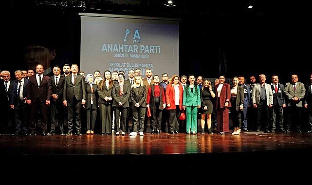 Denizli Anahtar Parti üyeleri düzenlenen törende bir araya geldi