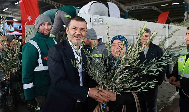 Denizli'nin 19 ilçesinde 84 bin zeytin fidanı üreticilere dağıtıldı
