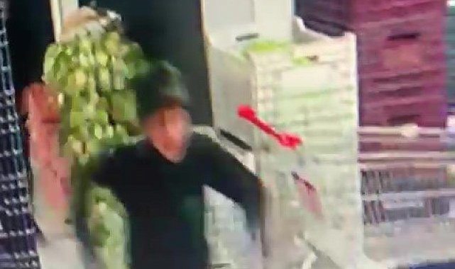 Deprem anında yaşanan panik kamerada