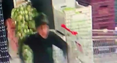 Deprem anında yaşanan panik kamerada