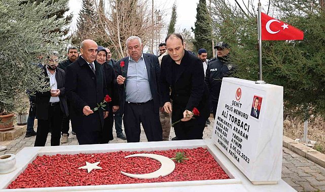 Deprem şehidi polis memuru Ali Torbacı, mezarı başında anıldı