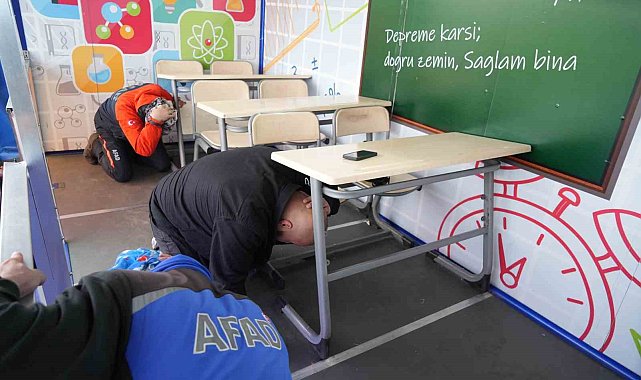 Deprem Simülasyon Tırı Samsun'da eğitimlere başladı