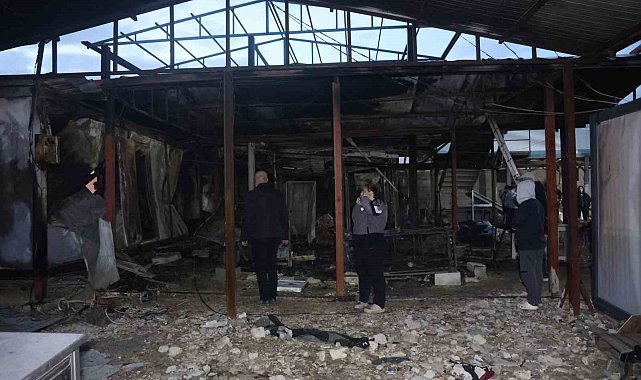 Depremde evleri yıkılan aile yangınla birlikte ikinci kez yuvasız kaldı