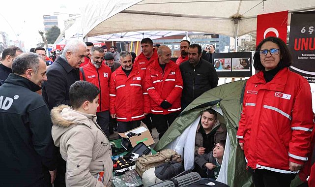 Depremde hayatını kaybedenler Muş'ta dualarla anıldı