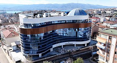 Derince'nin yeni hizmet binasında son rötuşlar yapılıyor