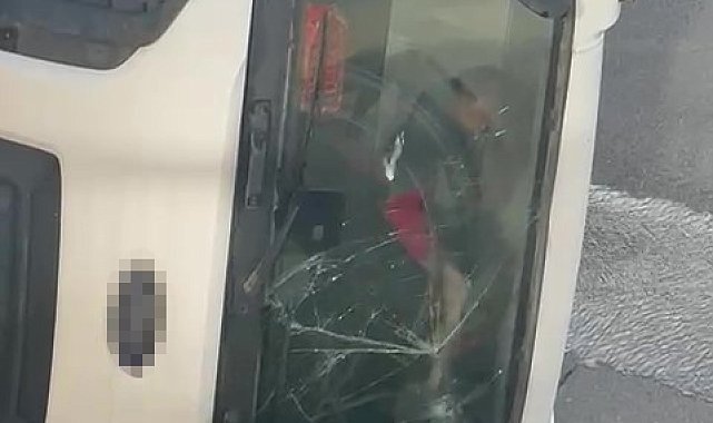 Devrilen beton mikserinin içinde mahsur kalan sürücü balyozla kendini kurtardı