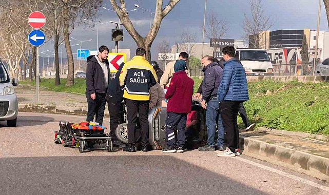 Devrilen triportörde annesi yaralanan çocuk gözyaşlarını tutamadı