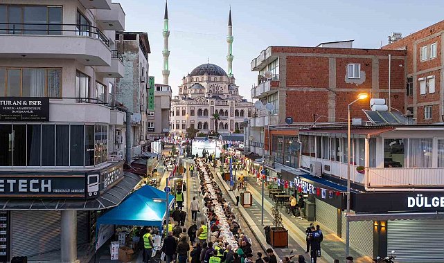 Didim'de vatandaşlar, Didim Belediyesi'nin iftar sofralarında bir araya geldi
