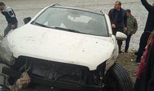 Dolu yağışı kazaya neden oldu: 2 yaralı